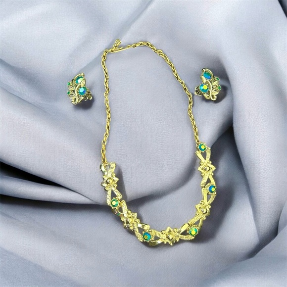 Vintage Mid-20th Century CORO Iridescent Rhinestone Jewelry Set - Picture 2 of 7